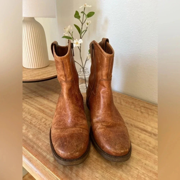 Vince Camuto Payatt   Round Toe Leather  Ankle Boot. Size 7 - Picture 6 of 6